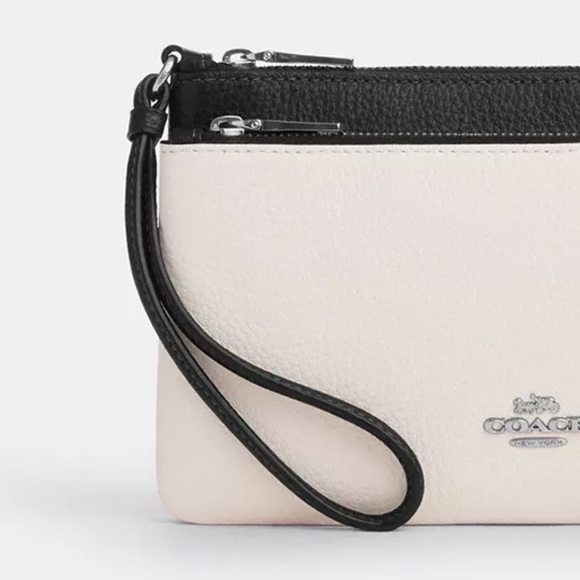 Beautiful Coach White & Black Double- Zip Wristlet. - Picture 5 of 8